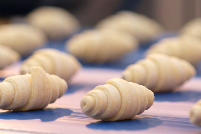 Abaribi croissant regia martino tebaldi corporate film b2b